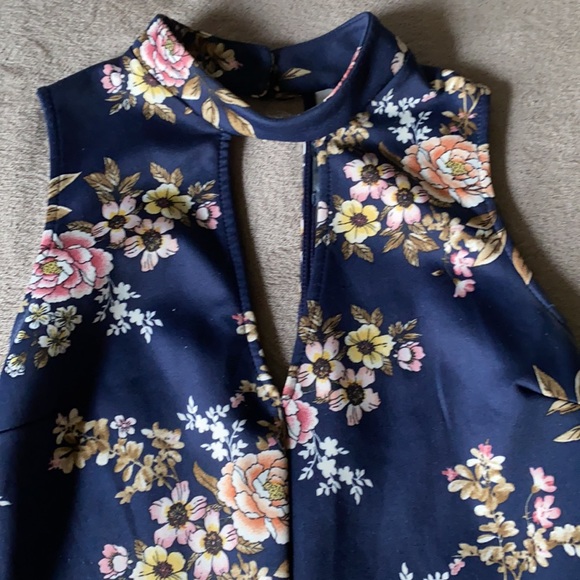 Floral Navy-blue halter dress - Picture 2 of 3